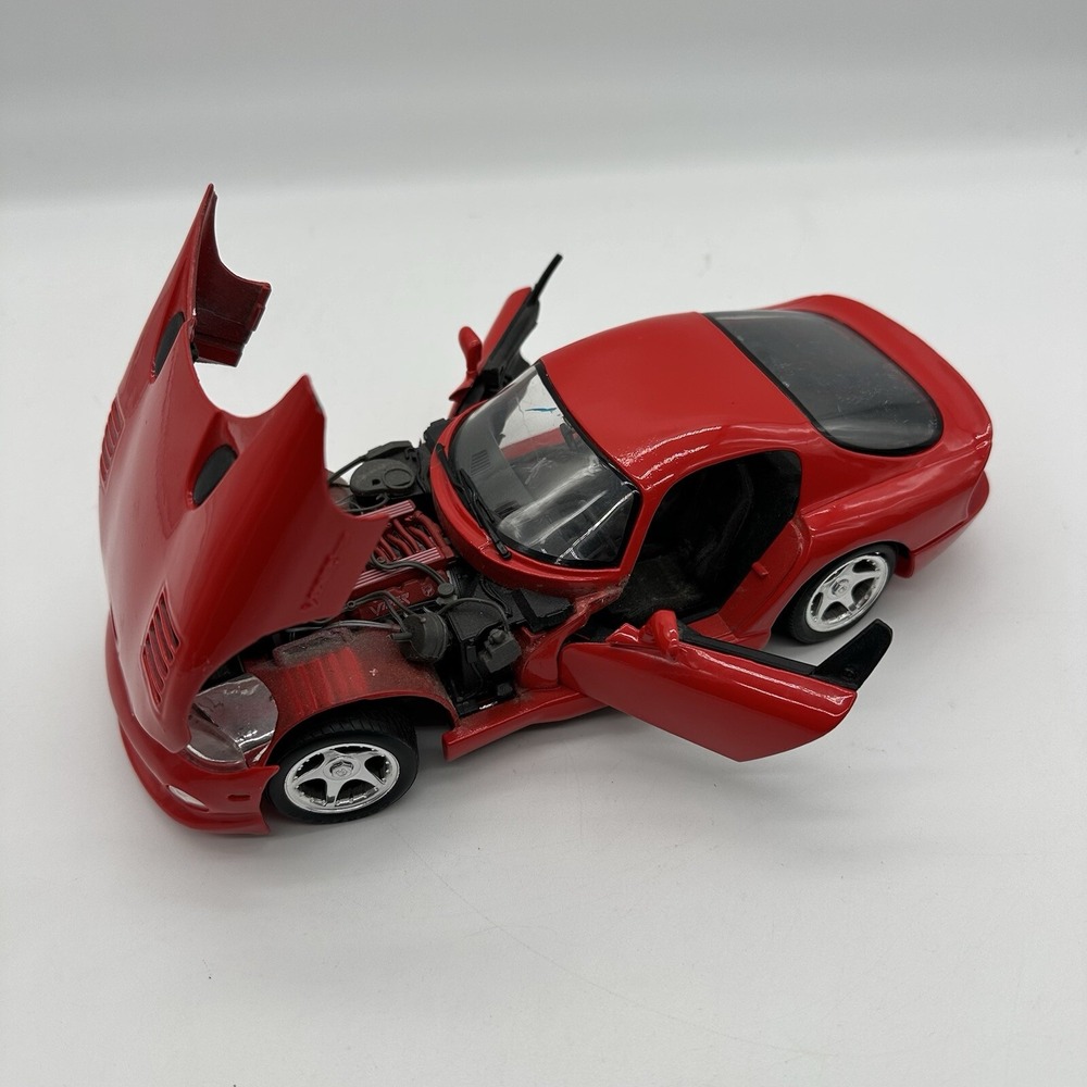 Maisto Red 1:18 Dodge Viper GTS Coupe 1/18 Scale Die Cast Metal Collectible Car